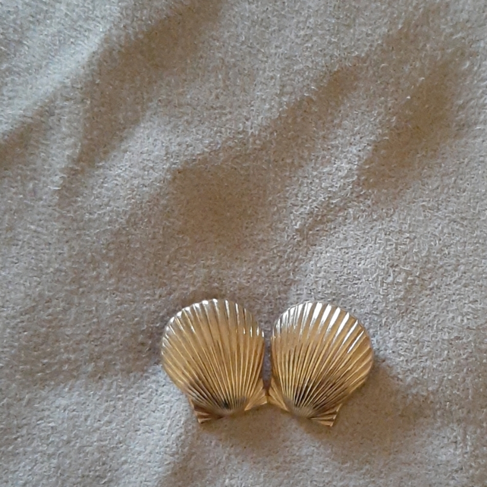 14k clip on earrings.